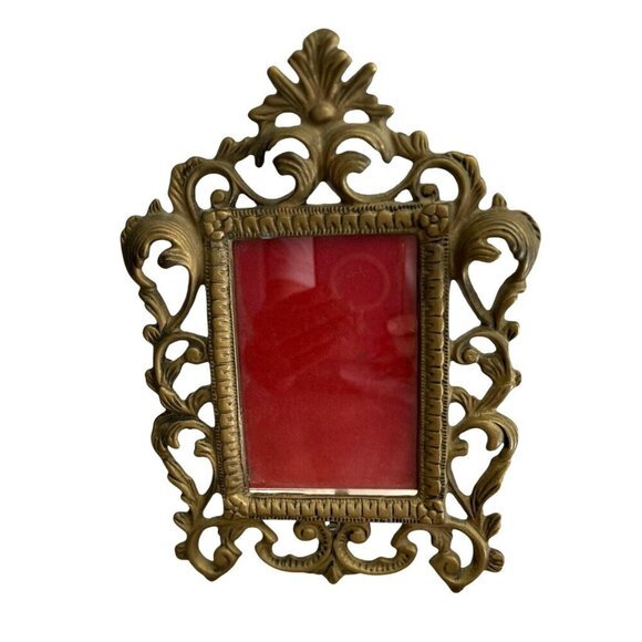Antique Ornate Brass Picture Frame With Red Velvet Backing & Intricate Design 10 - Picture 3 of 10